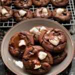 Marshmallow-Surprise Hot Cocoa Cookies with gooey center